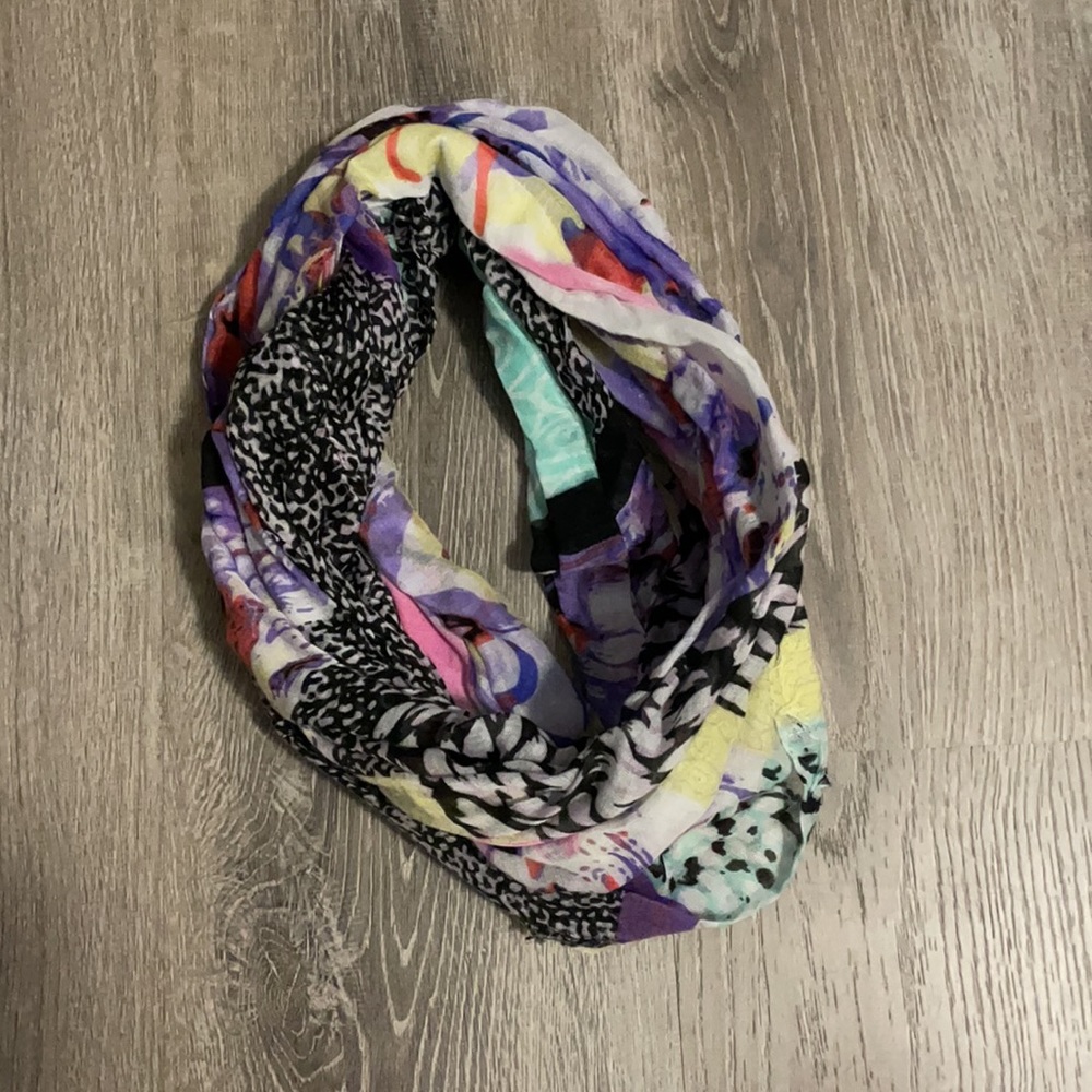 •multi colored infinity scarf/wrap• - Picture 2 of 3